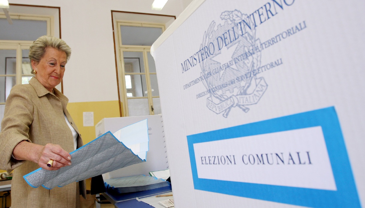 https://wips.plug.it/cips/notizie.virgilio.it/cms/2026/05/elezioni-amministrative-24-25-maggio-2026-documenti-come-si-vota.jpg