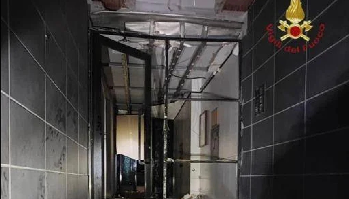 https://wips.plug.it/cips/notizie.virgilio.it/cms/2026/05/esplosione-roma-via-manzini.jpg