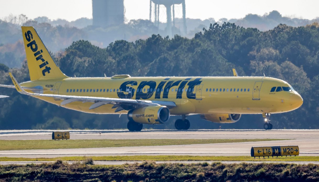 https://wips.plug.it/cips/notizie.virgilio.it/cms/2026/05/fallisce-spirit-airlines.jpg