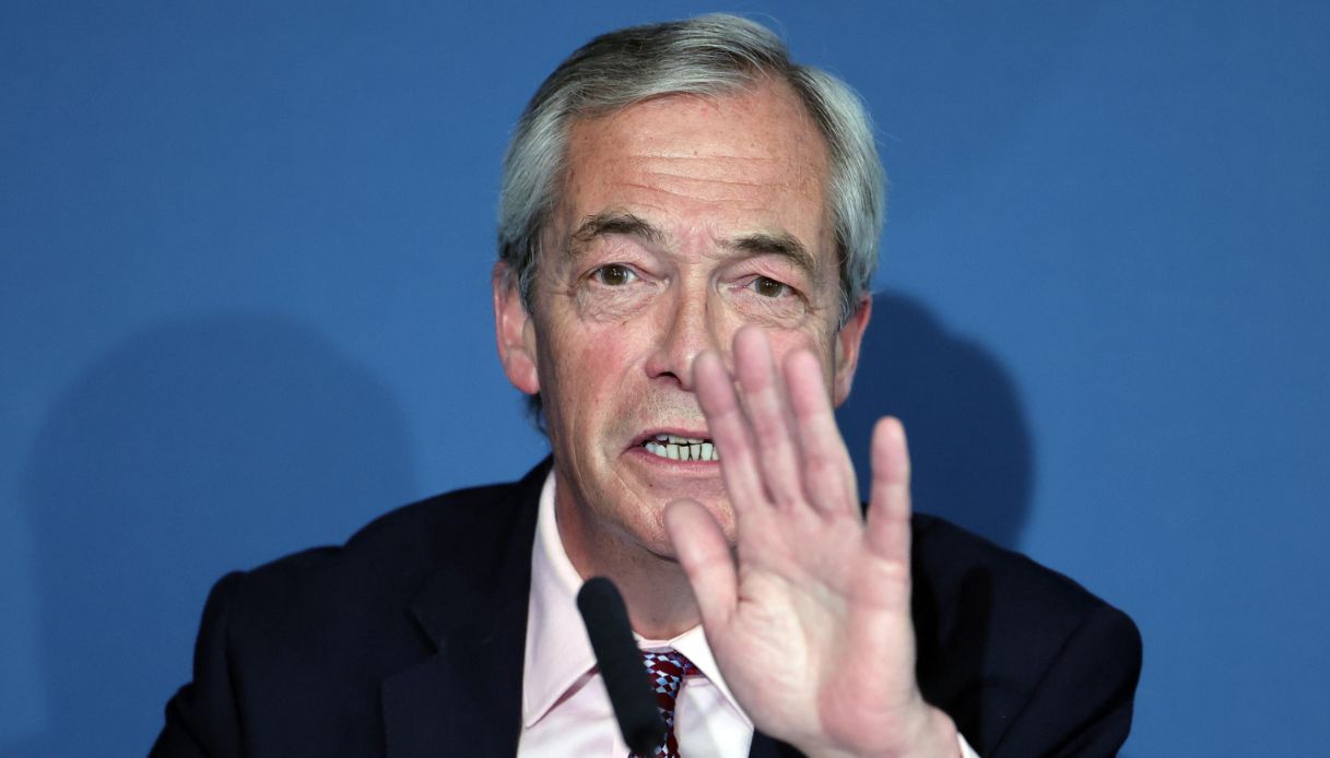 https://wips.plug.it/cips/notizie.virgilio.it/cms/2026/05/farage-regalo-5-milioni.jpg