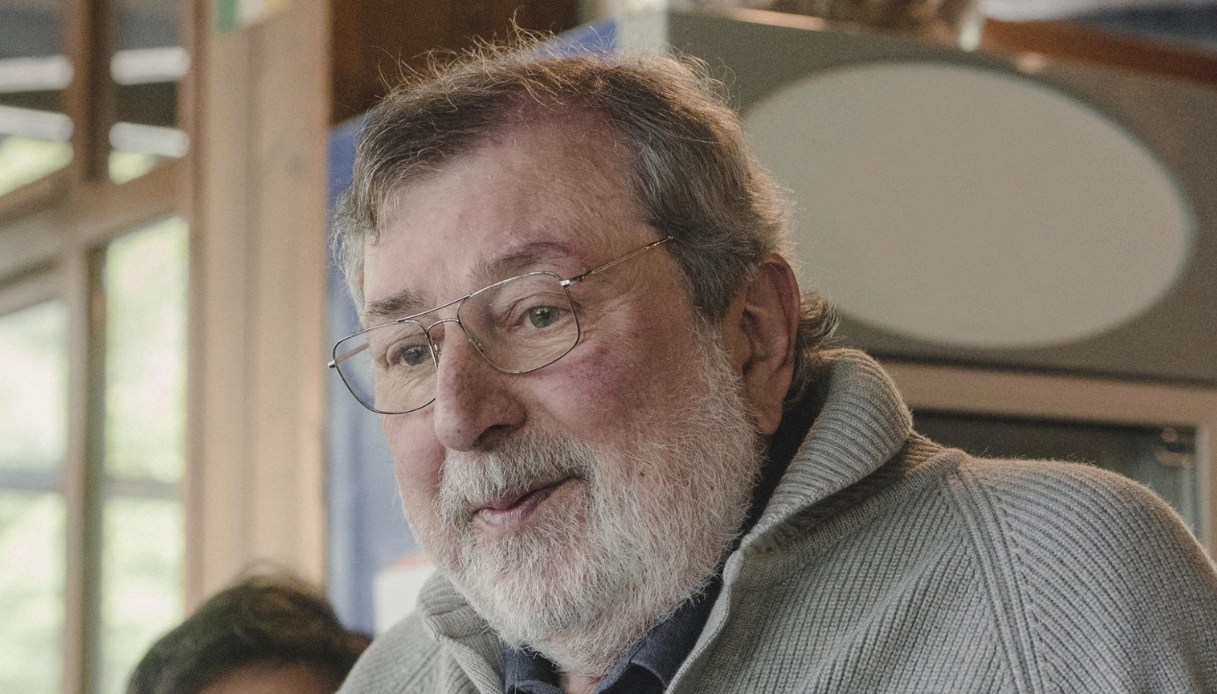 https://wips.plug.it/cips/notizie.virgilio.it/cms/2026/05/francesco-guccini.jpg