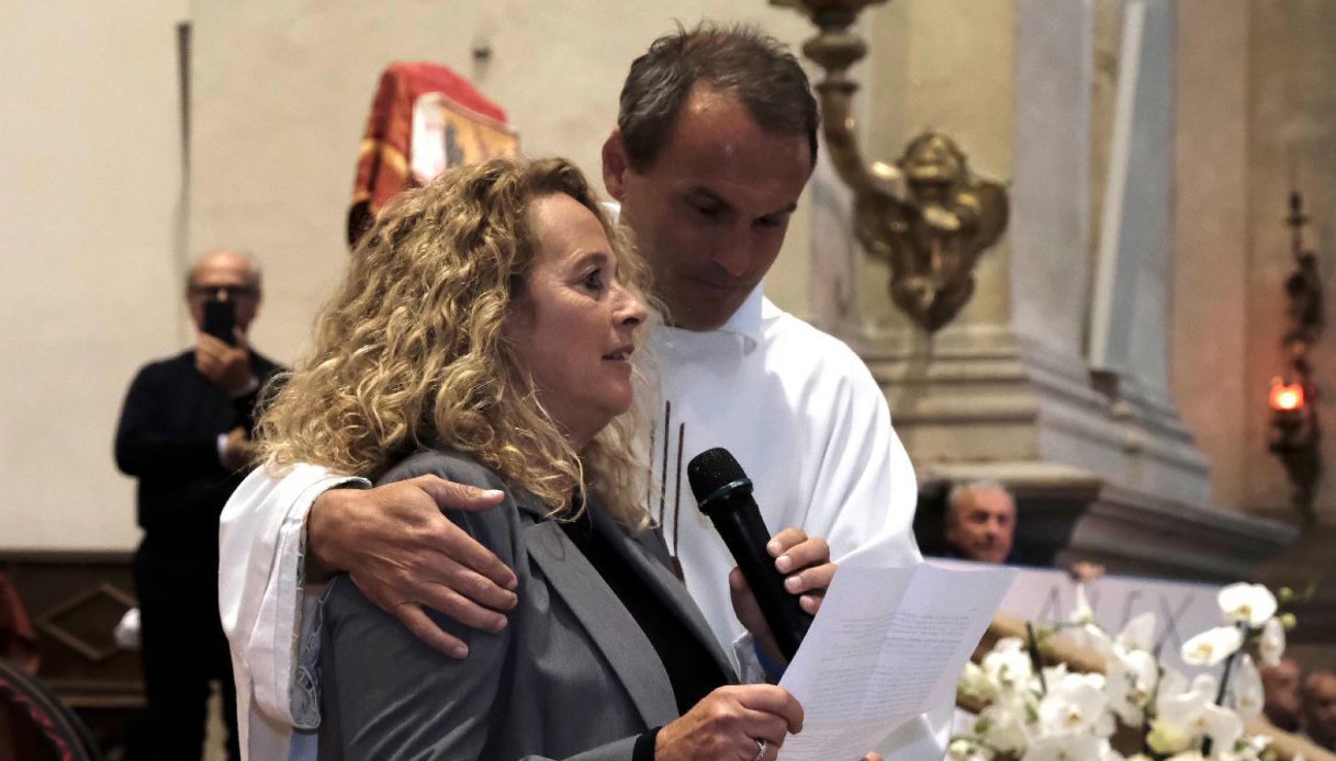 https://wips.plug.it/cips/notizie.virgilio.it/cms/2026/05/funerali-alex-zanardi-combattente-fiorella-mannoia.jpg