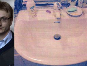 Garlasco, c'è un'altra impronta di Alberto Stasi sul dispenser in bagno: per il Ris è del mignolo destro