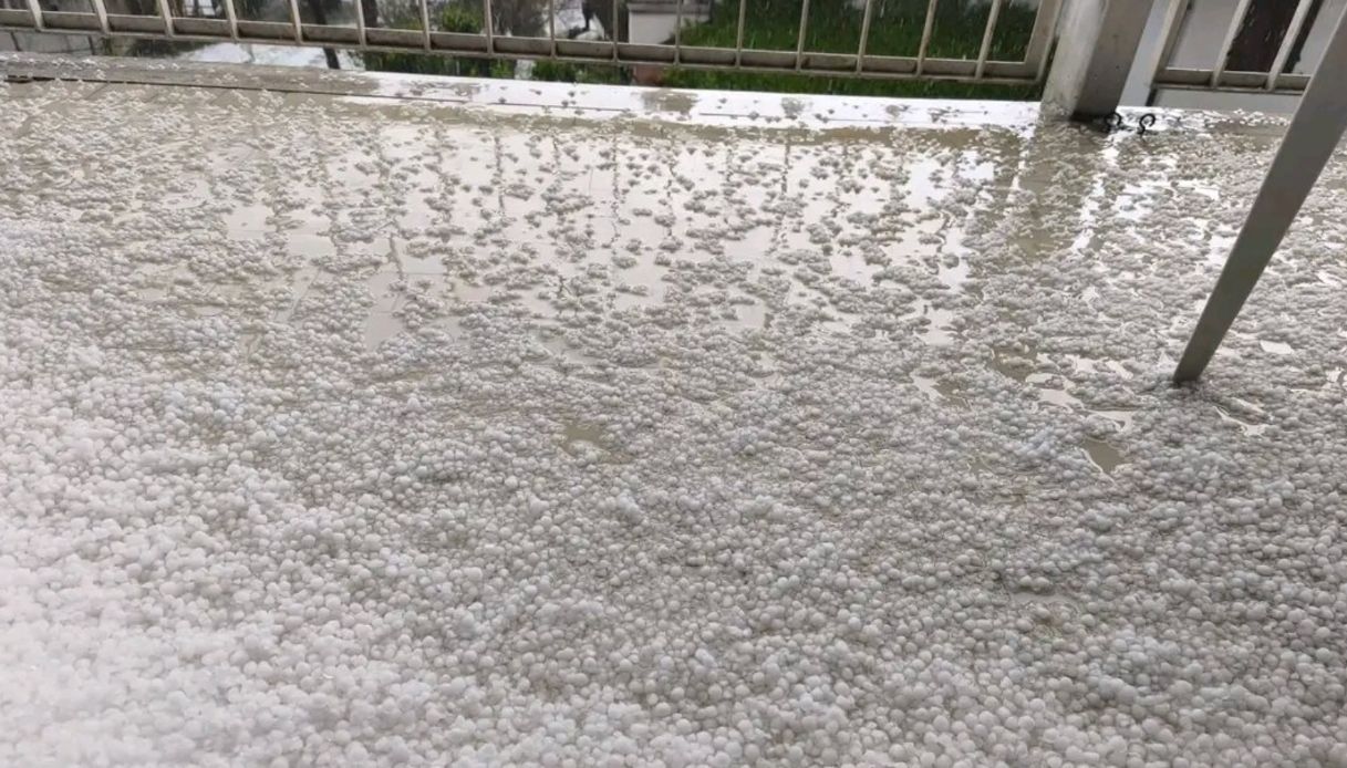 https://wips.plug.it/cips/notizie.virgilio.it/cms/2026/05/grandine-lombardia-meteo.jpg