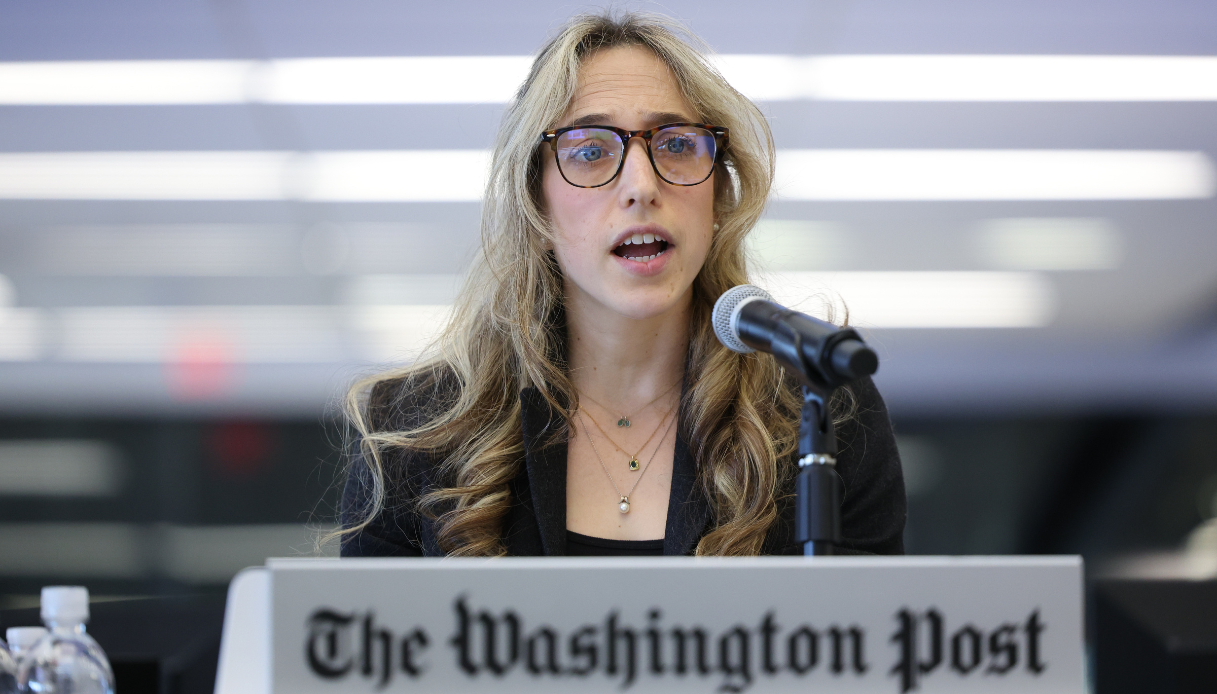 https://wips.plug.it/cips/notizie.virgilio.it/cms/2026/05/hannah-natanson-pulitzer-washington-post-trump.png