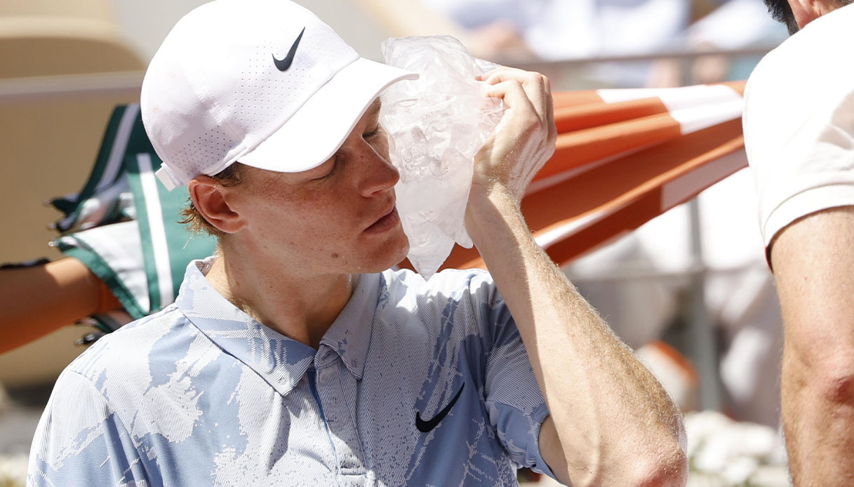 https://wips.plug.it/cips/notizie.virgilio.it/cms/2026/05/jannik-sinner-roland-garros-cerundolo-caldo.jpg