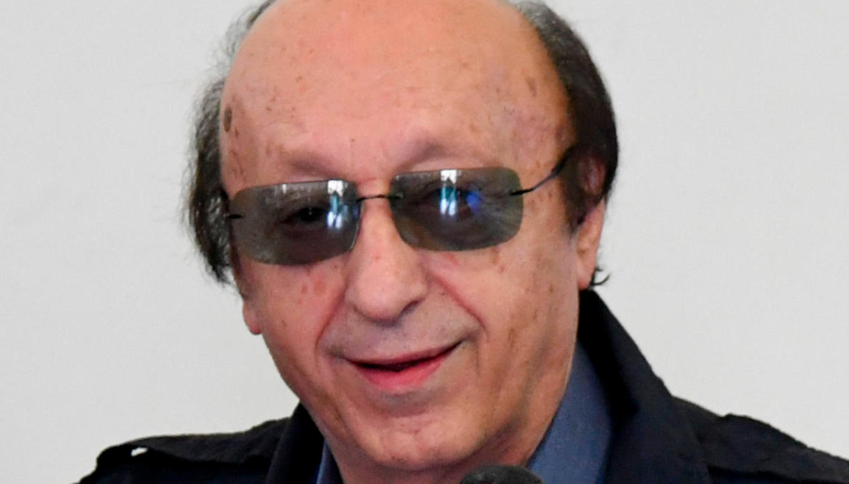 https://wips.plug.it/cips/notizie.virgilio.it/cms/2026/05/luciano-moggi-prete-funerale-moglie-monticiano.jpg