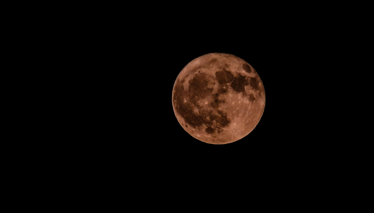 https://wips.plug.it/cips/notizie.virgilio.it/cms/2026/05/luna-piena-blu.jpg