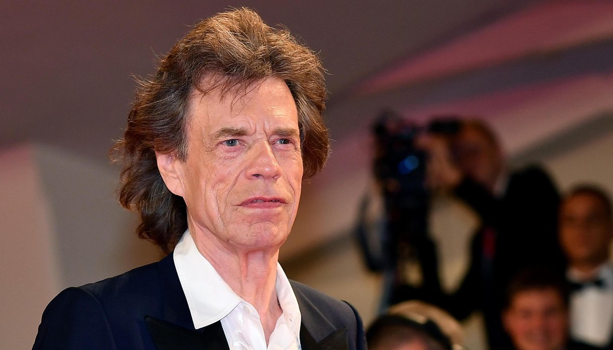 festa con mick jagger a stromboli interrotta dai carabinieri per la musica violata l ordinanza da Virgilio.it festa con mick jagger a stromboli interrotta dai carabinieri per la musica violata l ordinanza