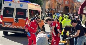modena-attentato-auto-falcia-pedoni