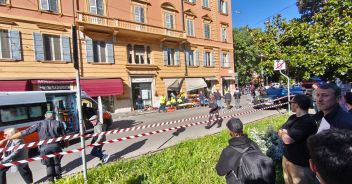 modena-auto-folla-attentato
