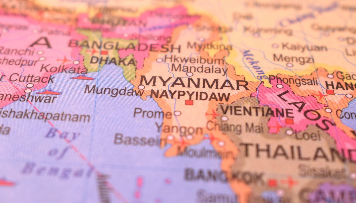 https://wips.plug.it/cips/notizie.virgilio.it/cms/2026/05/myanmar-esplosione.jpg