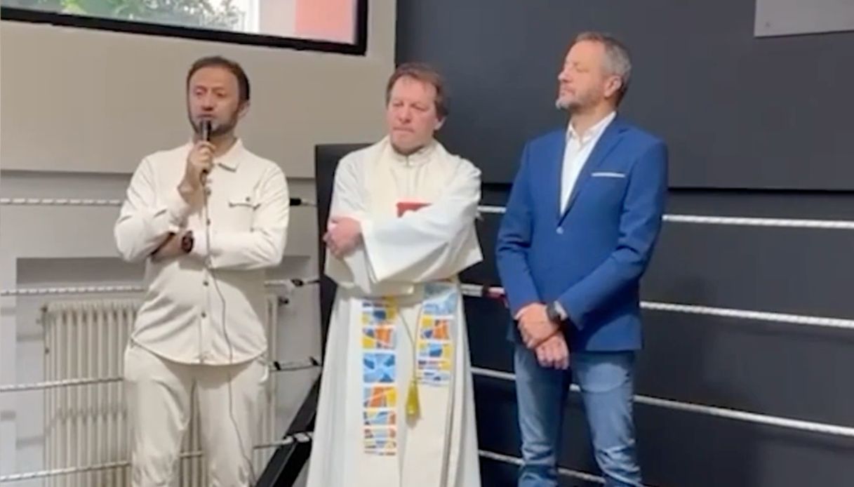 https://wips.plug.it/cips/notizie.virgilio.it/cms/2026/05/piacenza-parroco-imam-ring.jpg
