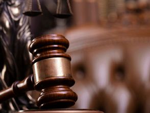 Prima volta di un riconoscimento di un bimbo con due padri e una madre a Bari, la sentenza è storica