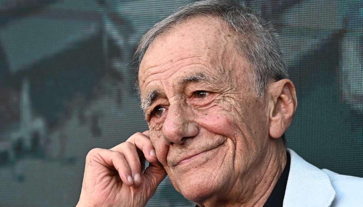 https://wips.plug.it/cips/notizie.virgilio.it/cms/2026/05/roberto-vecchioni-malore-inter.jpg