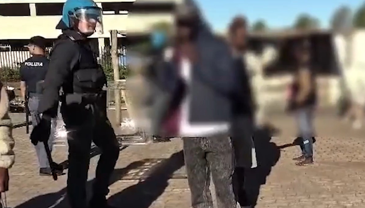 segregata in un palazzo abbandonato a roma e violentata per 3 giorni poi fugge in strada sotto shock 5 fermi da Virgilio.it segregata in un palazzo abbandonato a roma e violentata per 3 giorni poi fugge in strada sotto shock 5 fermi