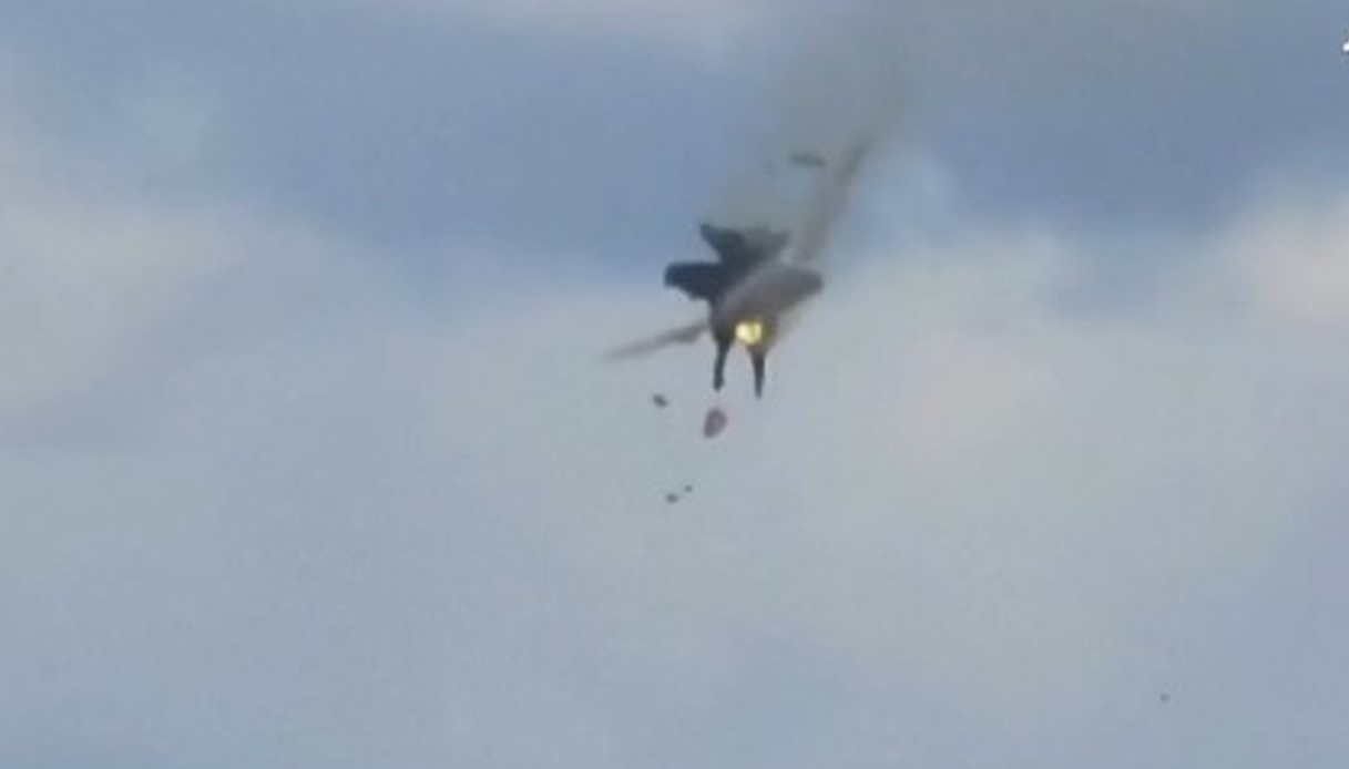 https://wips.plug.it/cips/notizie.virgilio.it/cms/2026/05/scontro-jet-usa-idaho-video-piloti.jpg