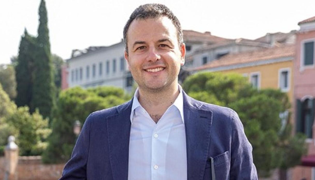 chi 232 simone venturini nuovo sindaco di venezia e primo under 40 eletto dai cittadini che non aveva un piano b da Virgilio.it chi 232 simone venturini nuovo sindaco di venezia e primo under 40 eletto dai cittadini che non aveva un piano b