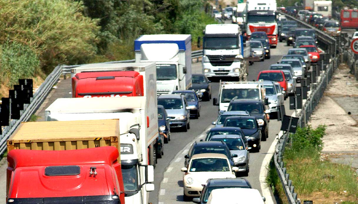 https://wips.plug.it/cips/notizie.virgilio.it/cms/2026/05/suicidio-pizzo-calabro-ponte-autostrada-a2.jpg