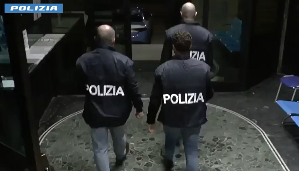 varese immigrazione clandestina viaggi della speranza a 7mila euro a persona otto arresti da Virgilio.it varese immigrazione clandestina viaggi della speranza a 7mila euro a persona otto arresti