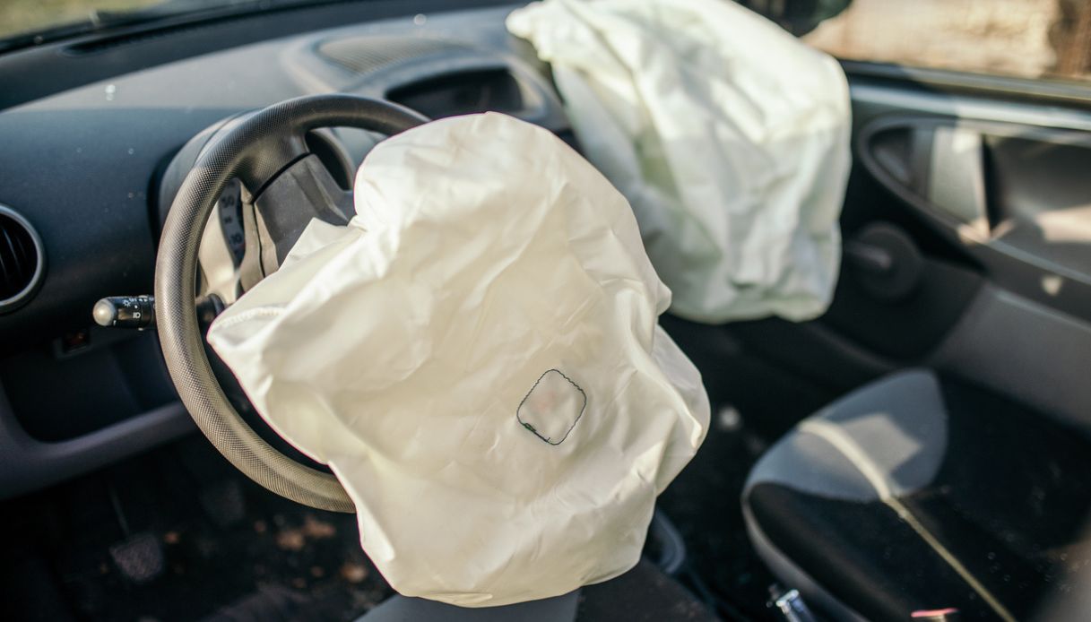 https://wips.plug.it/cips/notizie.virgilio.it/cms/2026/06/airbag-opel.jpg