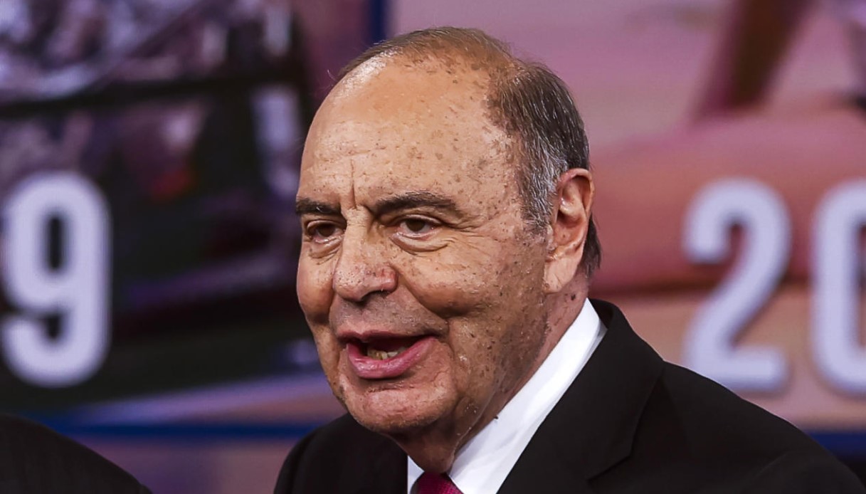 aldo grasso sui vip della tv vespa il pi249 permaloso poi le frecciate a de martino e maria de filippi da Virgilio.it aldo grasso sui vip della tv vespa il pi249 permaloso poi le frecciate a de martino e maria de filippi