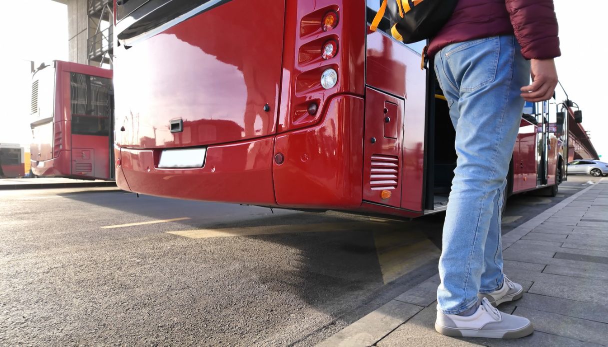 https://wips.plug.it/cips/notizie.virgilio.it/cms/2026/06/autista-bus-luserna.jpg