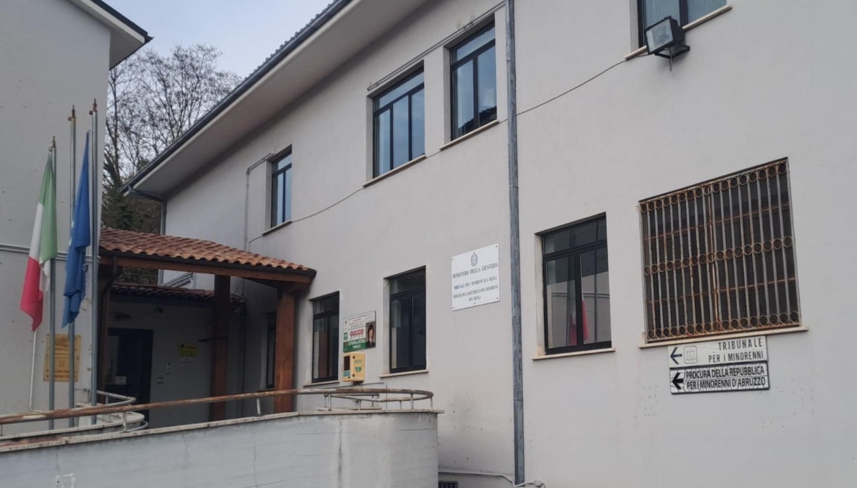 https://wips.plug.it/cips/notizie.virgilio.it/cms/2026/06/bimba-scuolabus-pizzoli.jpg