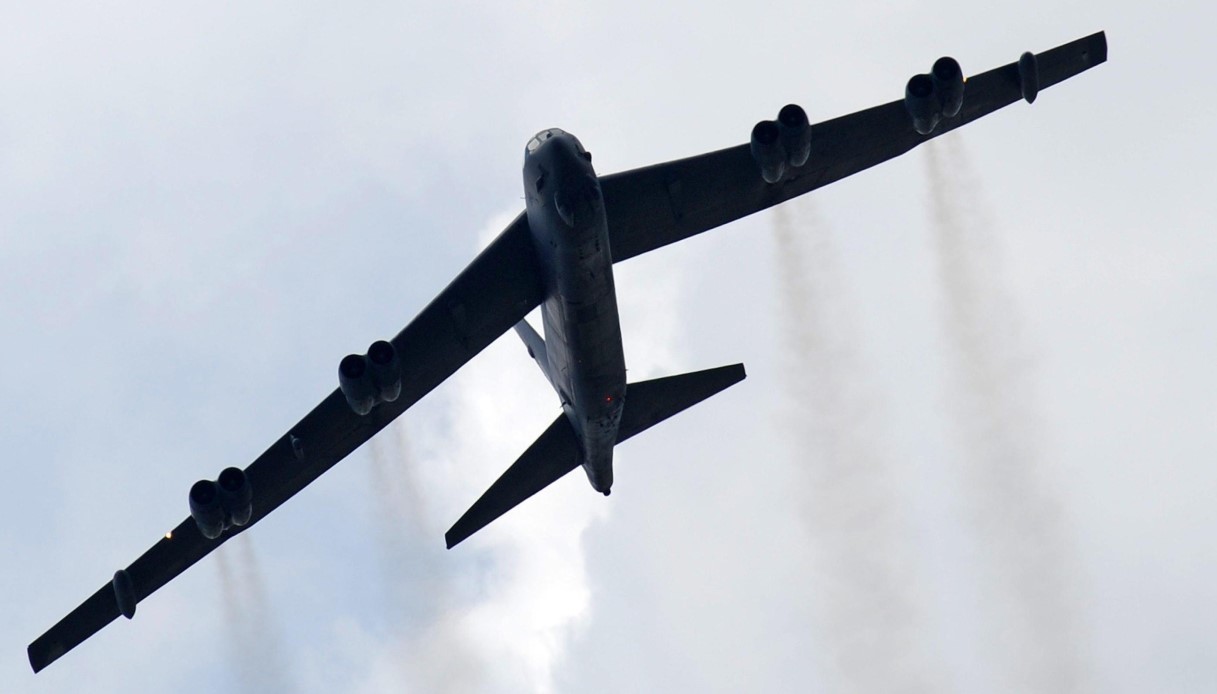 https://wips.plug.it/cips/notizie.virgilio.it/cms/2026/06/bombardiere-b-52-usa-incidente.jpg