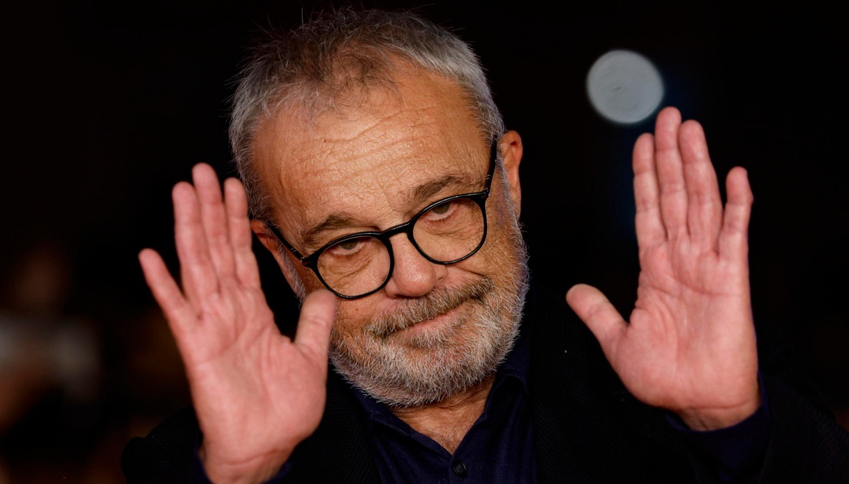 Claudio Amendola pensa alla nuova stagione dei Cesaroni su Netflix, frecciata a Mediaset: "Serie penalizzata"