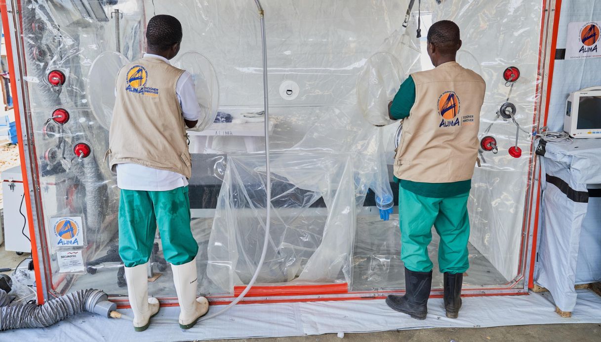 https://wips.plug.it/cips/notizie.virgilio.it/cms/2026/06/ebola-francia-congo.jpg