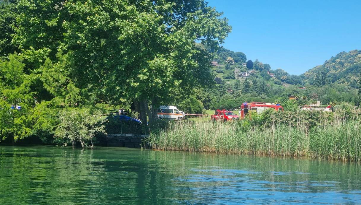 https://wips.plug.it/cips/notizie.virgilio.it/cms/2026/06/elicottero-precipitato-lesa-lago-maggiore-morto-feriti.jpg