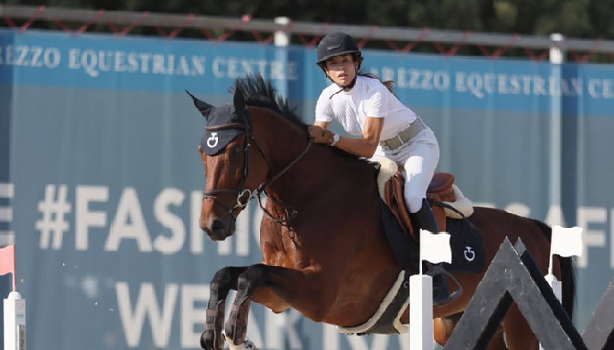 https://wips.plug.it/cips/notizie.virgilio.it/cms/2026/06/elisabetta-canalis-gara-cavallo-arezzo.jpg