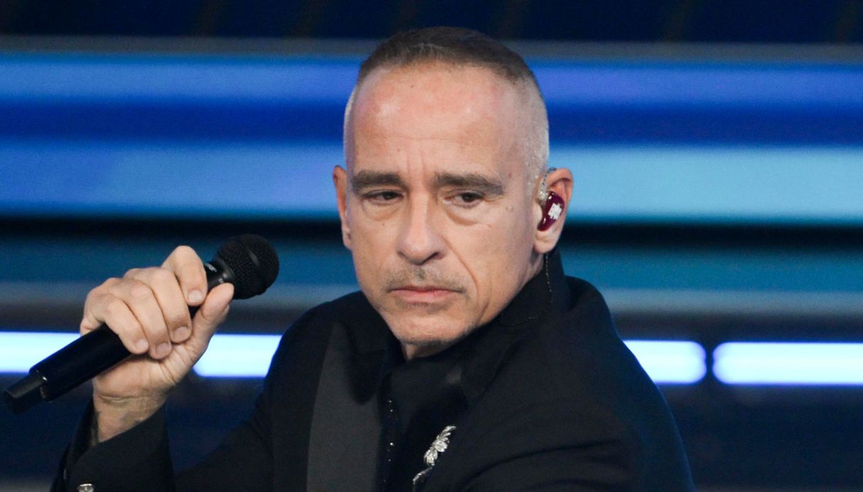 https://wips.plug.it/cips/notizie.virgilio.it/cms/2026/06/eros-ramazzotti-intervento-corde-vocali.jpg