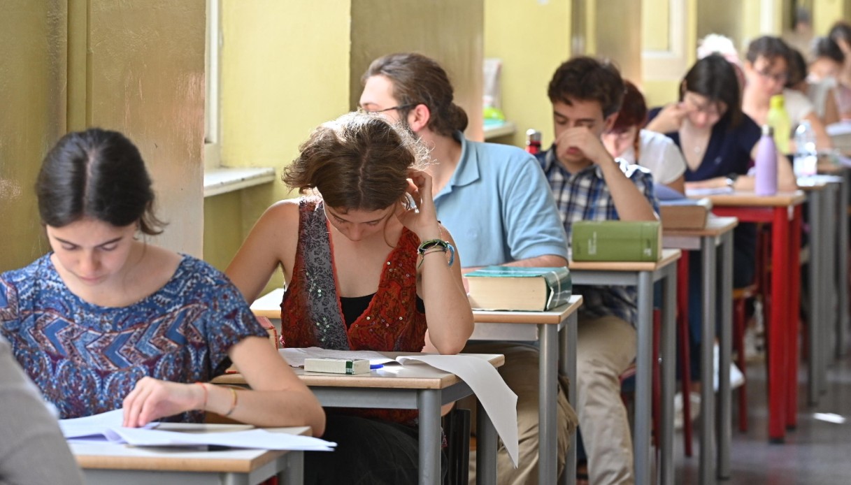 https://wips.plug.it/cips/notizie.virgilio.it/cms/2026/06/esame-di-maturita-2026-tracce-tema-prima-prova.jpg