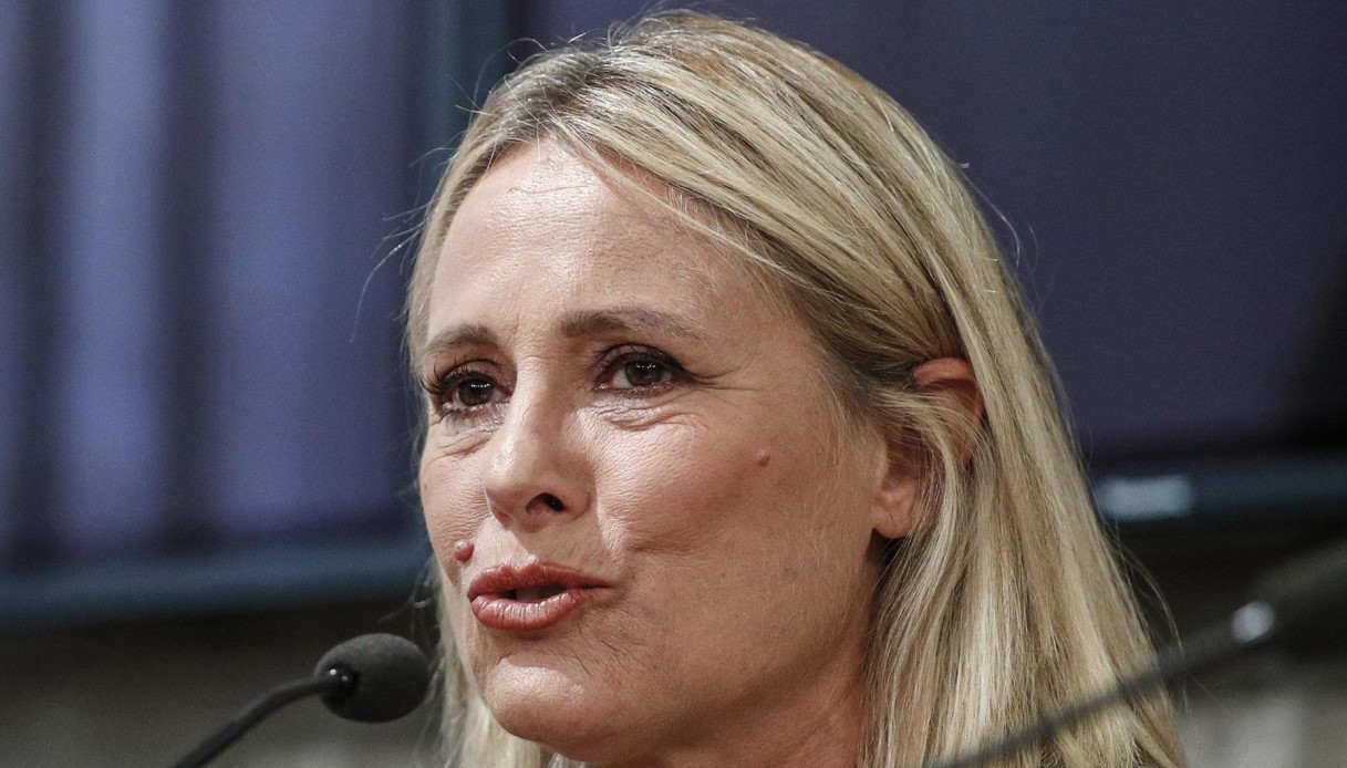 https://wips.plug.it/cips/notizie.virgilio.it/cms/2026/06/federica-sciarelli-chi-l-ha-visto-rai-mediaset.jpg
