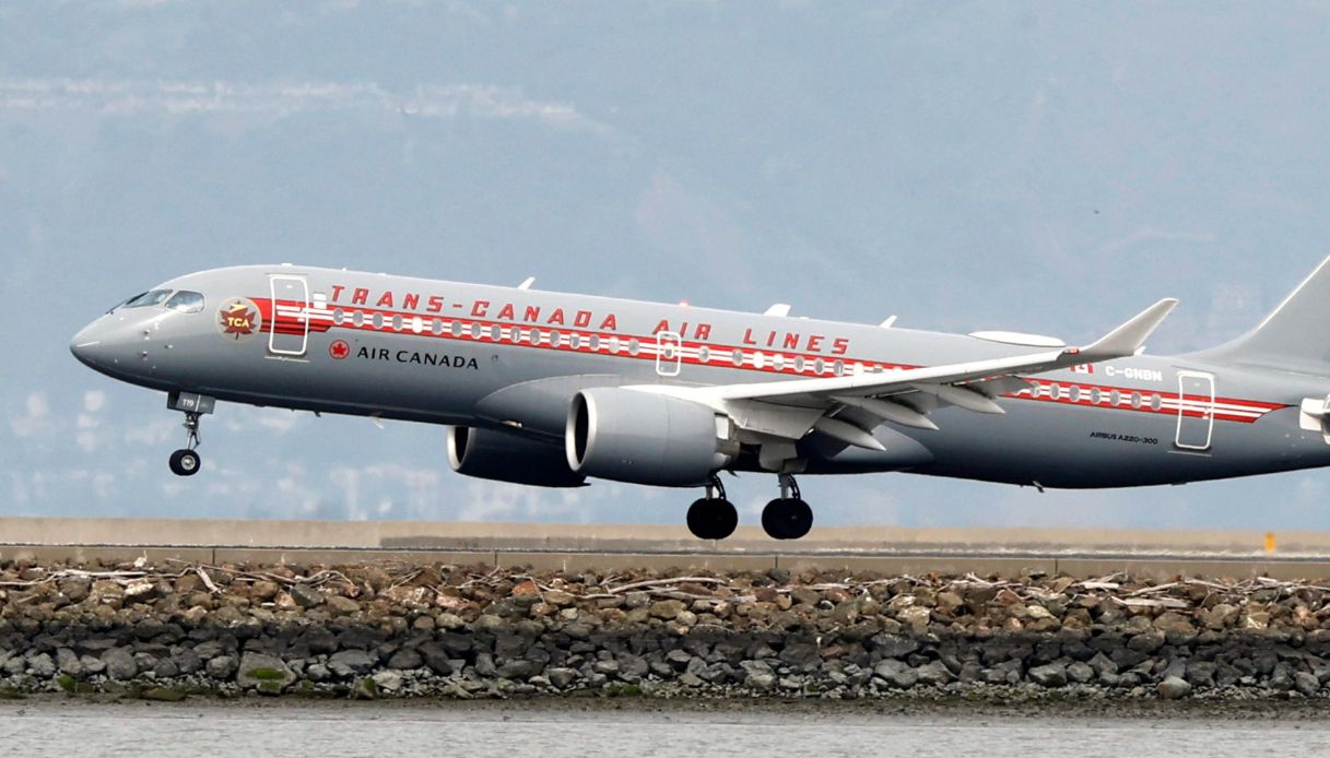 https://wips.plug.it/cips/notizie.virgilio.it/cms/2026/06/geoffrey-wall-pilota-air-canada.jpg