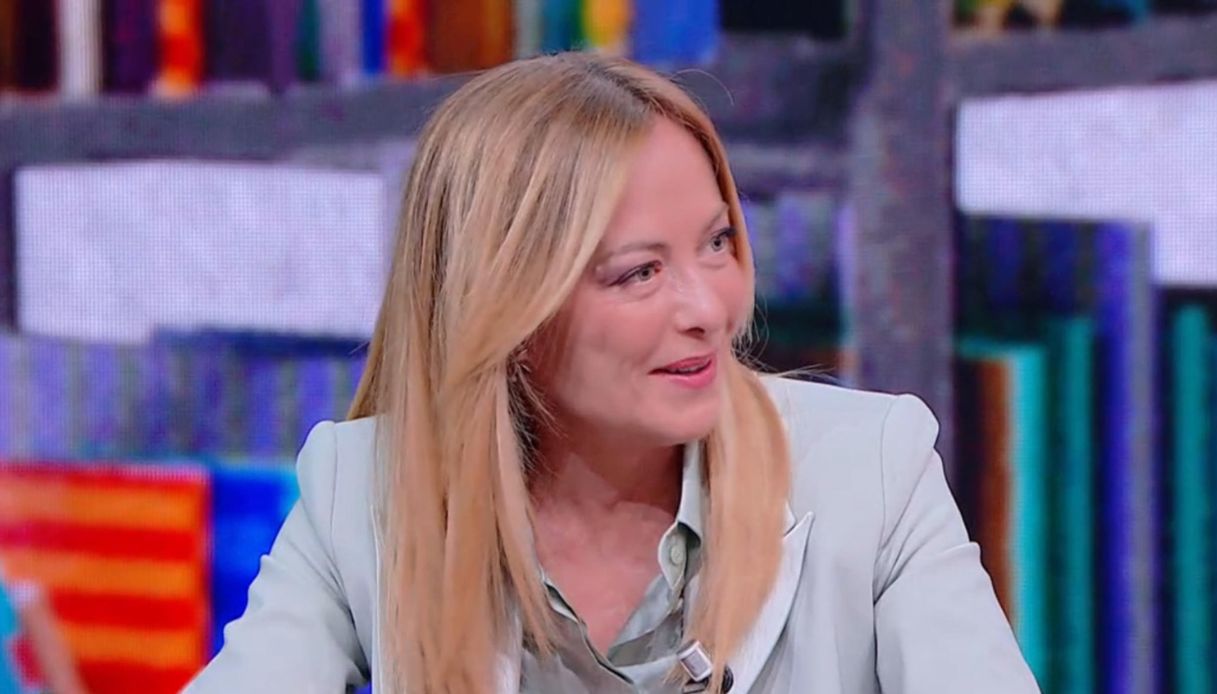 https://wips.plug.it/cips/notizie.virgilio.it/cms/2026/06/giorgia-meloni-presidente-repubblica.jpg