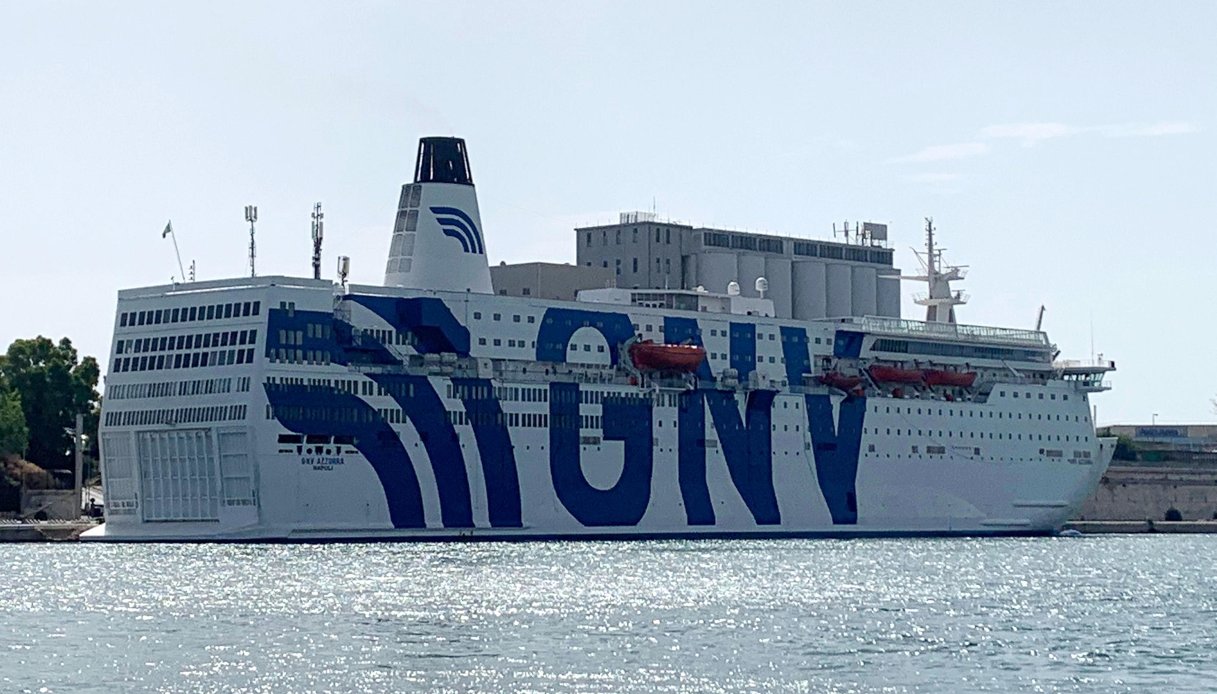 gnv azzurra napoli ferma al largo della corsica per incendio a bordo era diretta da porto torres a genova da Virgilio.it gnv azzurra napoli ferma al largo della corsica per incendio a bordo era diretta da porto torres a genova