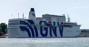 gnv-azzurra-napoli-corsica-incendio