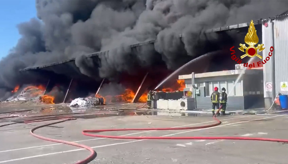 https://wips.plug.it/cips/notizie.virgilio.it/cms/2026/06/incendio-delca-energy-lugnano-pisa.jpg