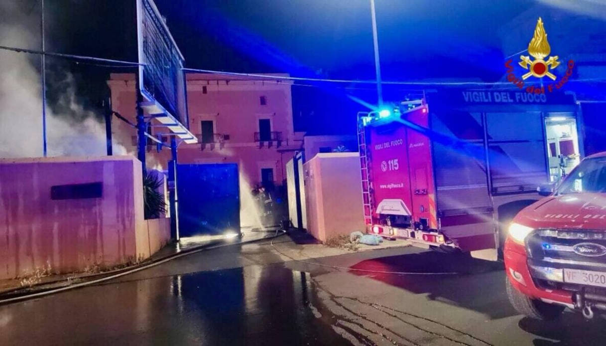 https://wips.plug.it/cips/notizie.virgilio.it/cms/2026/06/incendio-sicily-by-car-tommaso-dragotto-1.jpg
