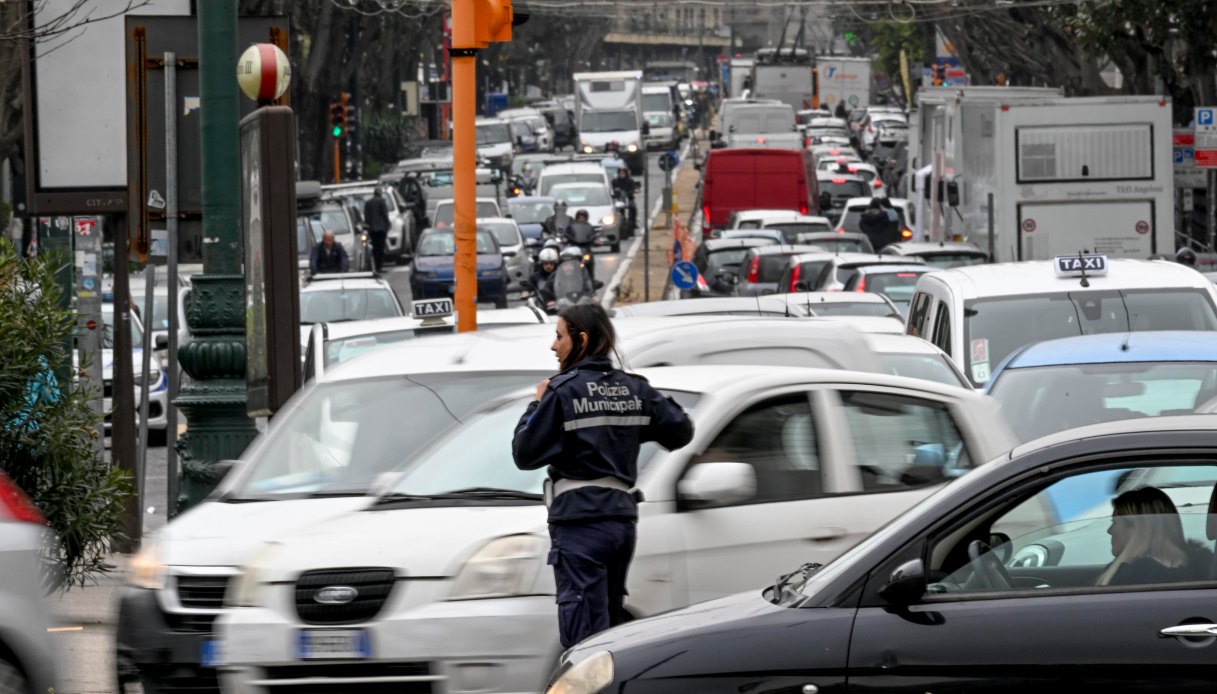https://wips.plug.it/cips/notizie.virgilio.it/cms/2026/06/incentivi-auto-elettriche.jpg