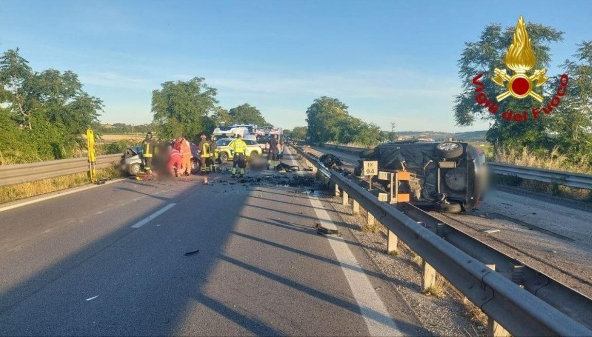 Incidente d'auto a Corridonia vicino Macerata, il bilancio drammatico è di due morti e quattro feriti