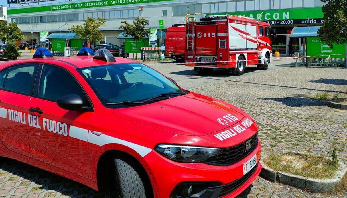 leroy merlin a marcon nella bufera malori per decine di persone 4 in ospedale ipotesi intossicazione da Virgilio.it leroy merlin a marcon nella bufera malori per decine di persone 4 in ospedale ipotesi intossicazione