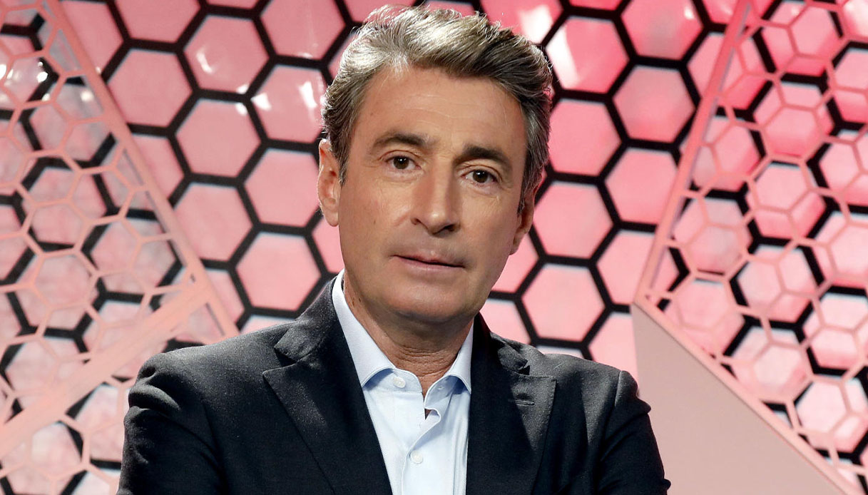 https://wips.plug.it/cips/notizie.virgilio.it/cms/2026/06/milo-infante-dimissioni-rai-mediaset.jpg
