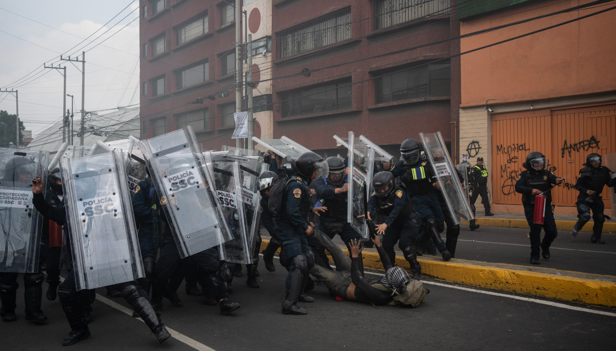 https://wips.plug.it/cips/notizie.virgilio.it/cms/2026/06/mondiali-2026-scontri-messico.png