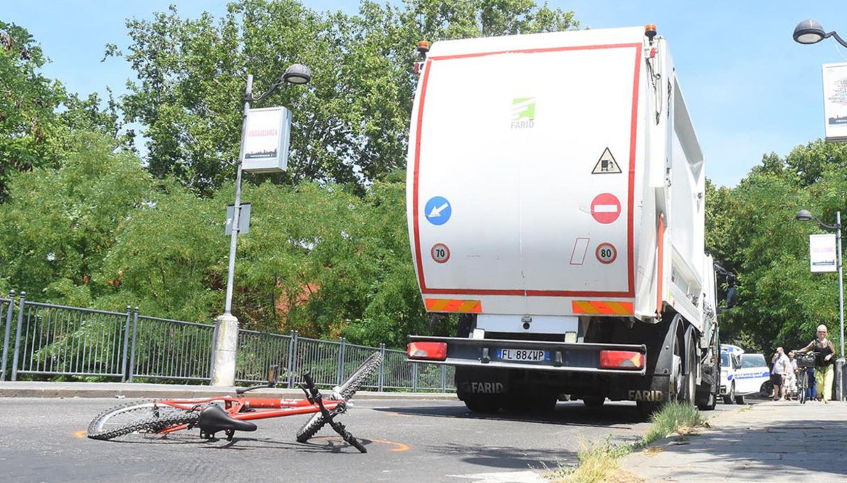 https://wips.plug.it/cips/notizie.virgilio.it/cms/2026/06/morto-camion-rifiuti-reggio-emilia.jpg