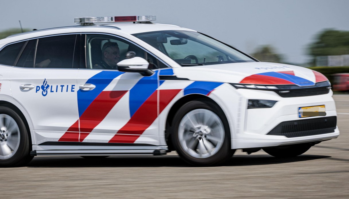 ragazza di 15 anni uccide madre e padre in olanda e poi diffonde le foto su whatsapp ai compagni di classe da Virgilio.it ragazza di 15 anni uccide madre e padre in olanda e poi diffonde le foto su whatsapp ai compagni di classe