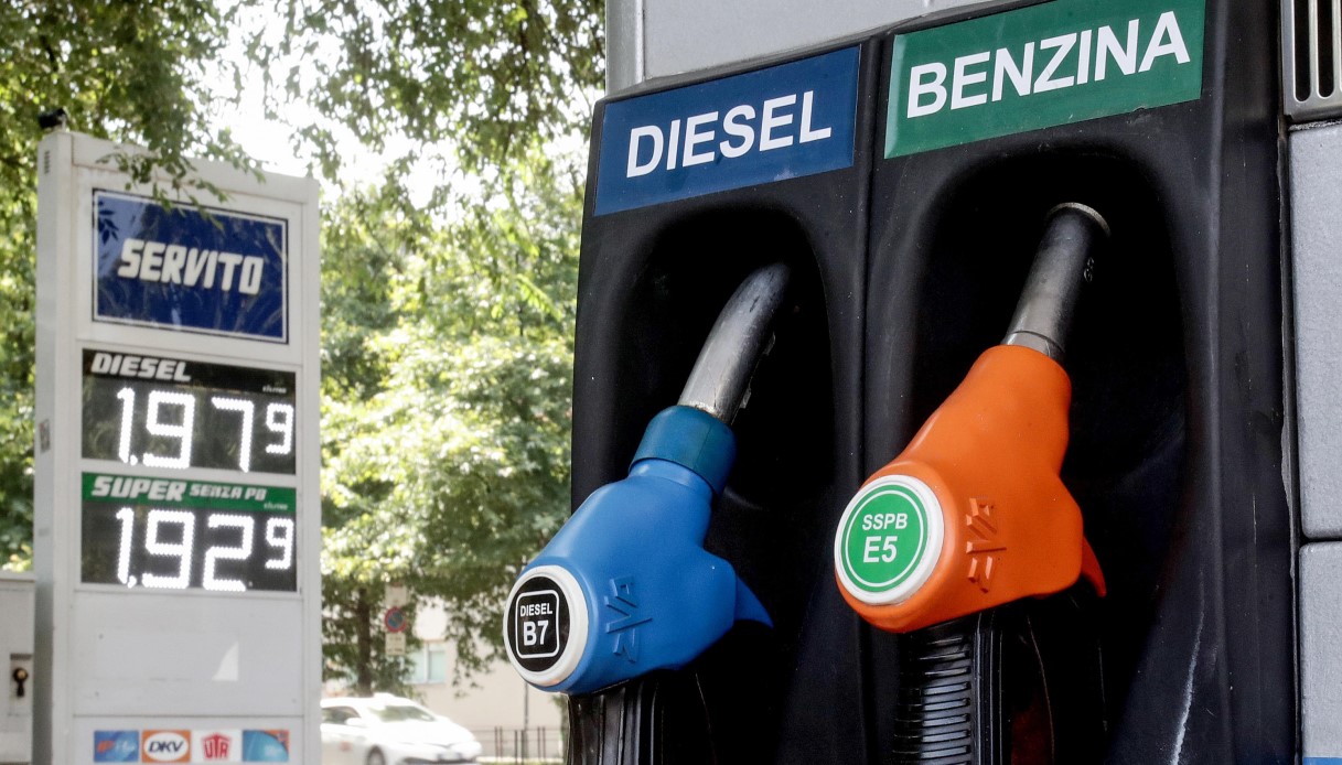 prezzo petrolio in calo con l accordo usa iran in italia ipotesi stop taglio delle accise su benzina e diesel da Virgilio.it prezzo petrolio in calo con l accordo usa iran in italia ipotesi stop taglio delle accise su benzina e diesel